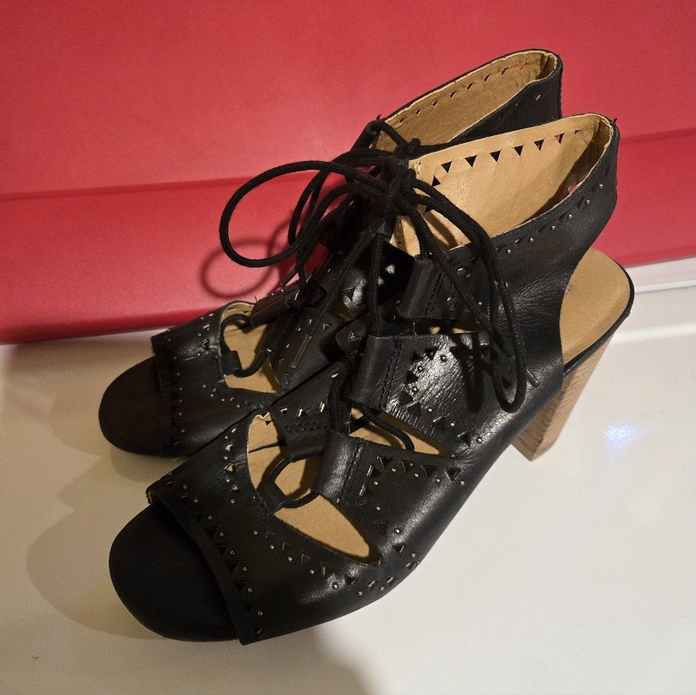 Women's Lucky Brand Black Leather Women's Heeled Sandals.
